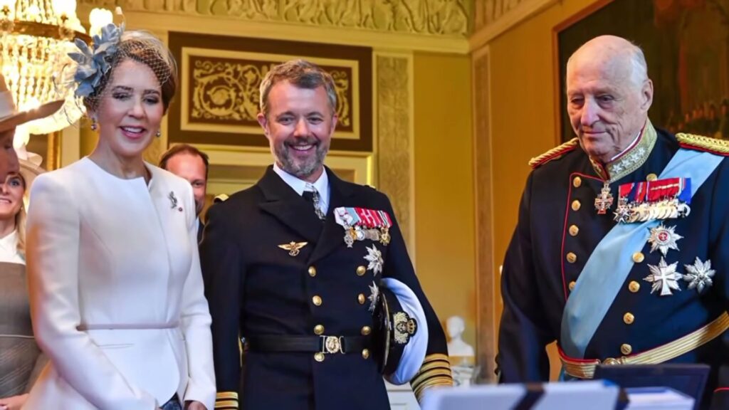 Arrival at the palace, three heads of state in one frame