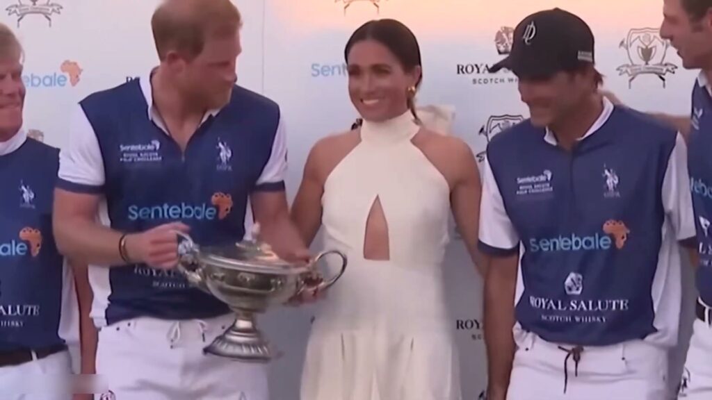 Presentation of the cup after the match