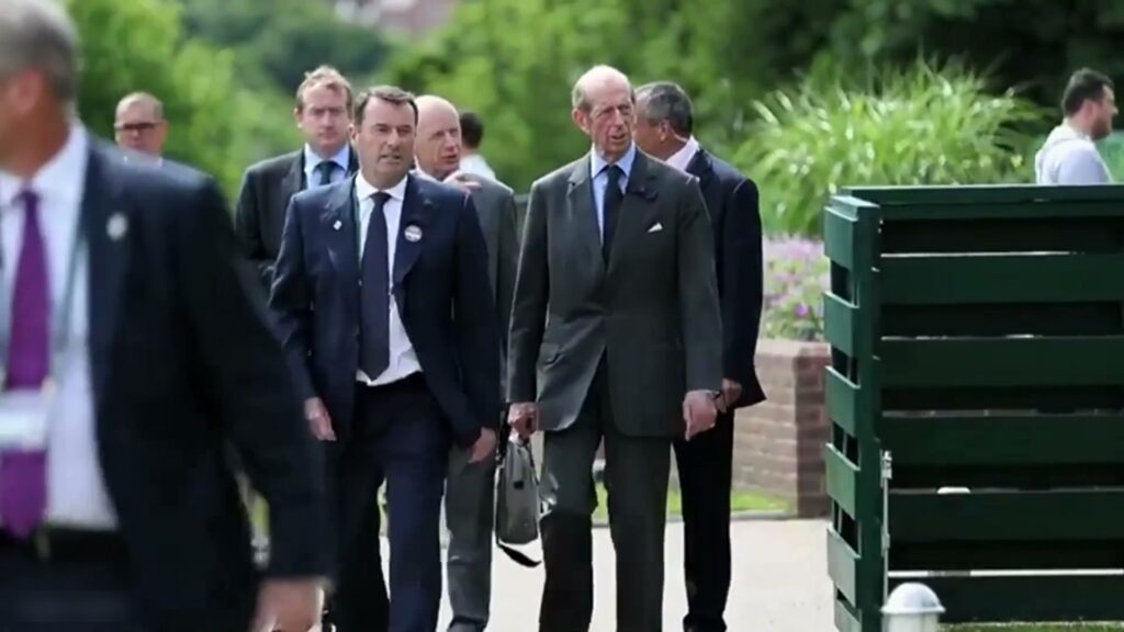 Garden walk, two minutes between meetings