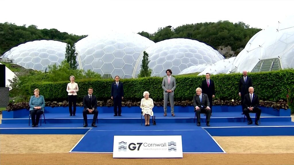 G7 leaders in front of the domes