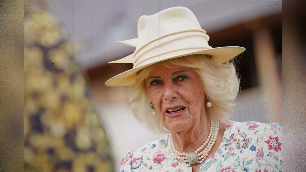 White hat, pearls, the best afternoon of the year