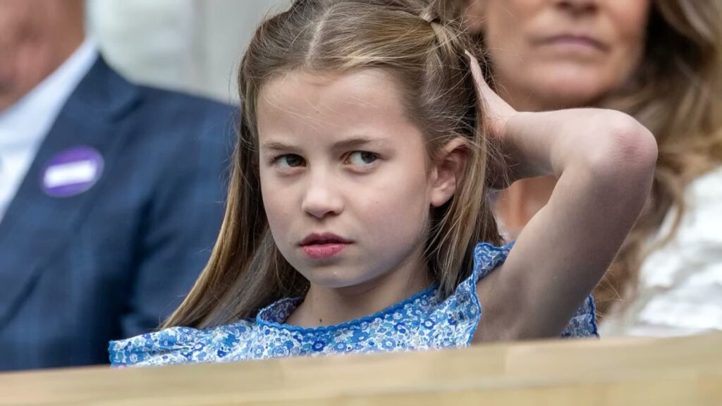 A hand in her hair, centre court